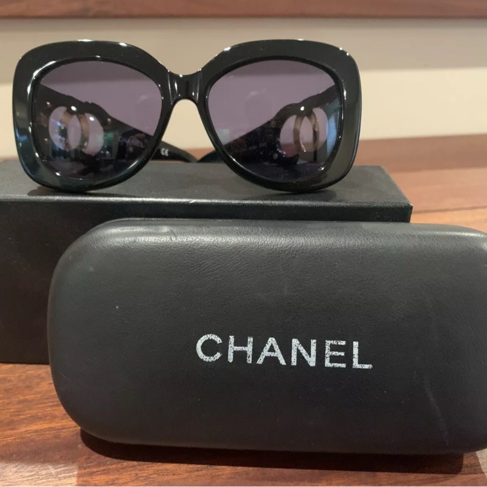 authentic CHANEL sunglasses, model 05253 94305